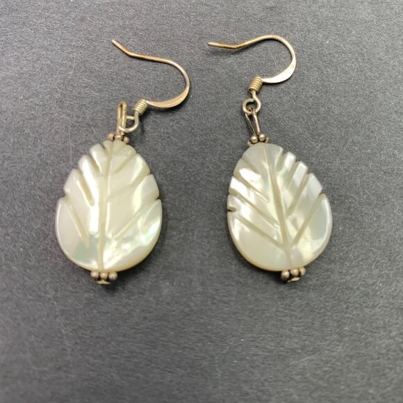 Mother of Pearl Leaf Necklace & Earring Set Vintage - Picture 6 of 7